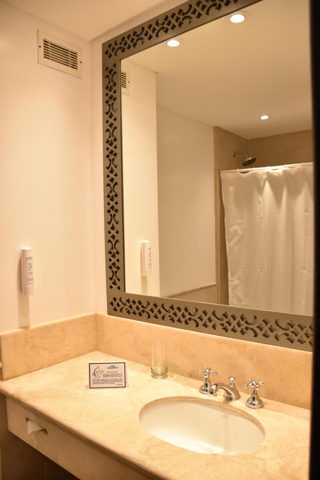 Howard Johnson Pilar Resort Spa & Convention Center Exterior photo