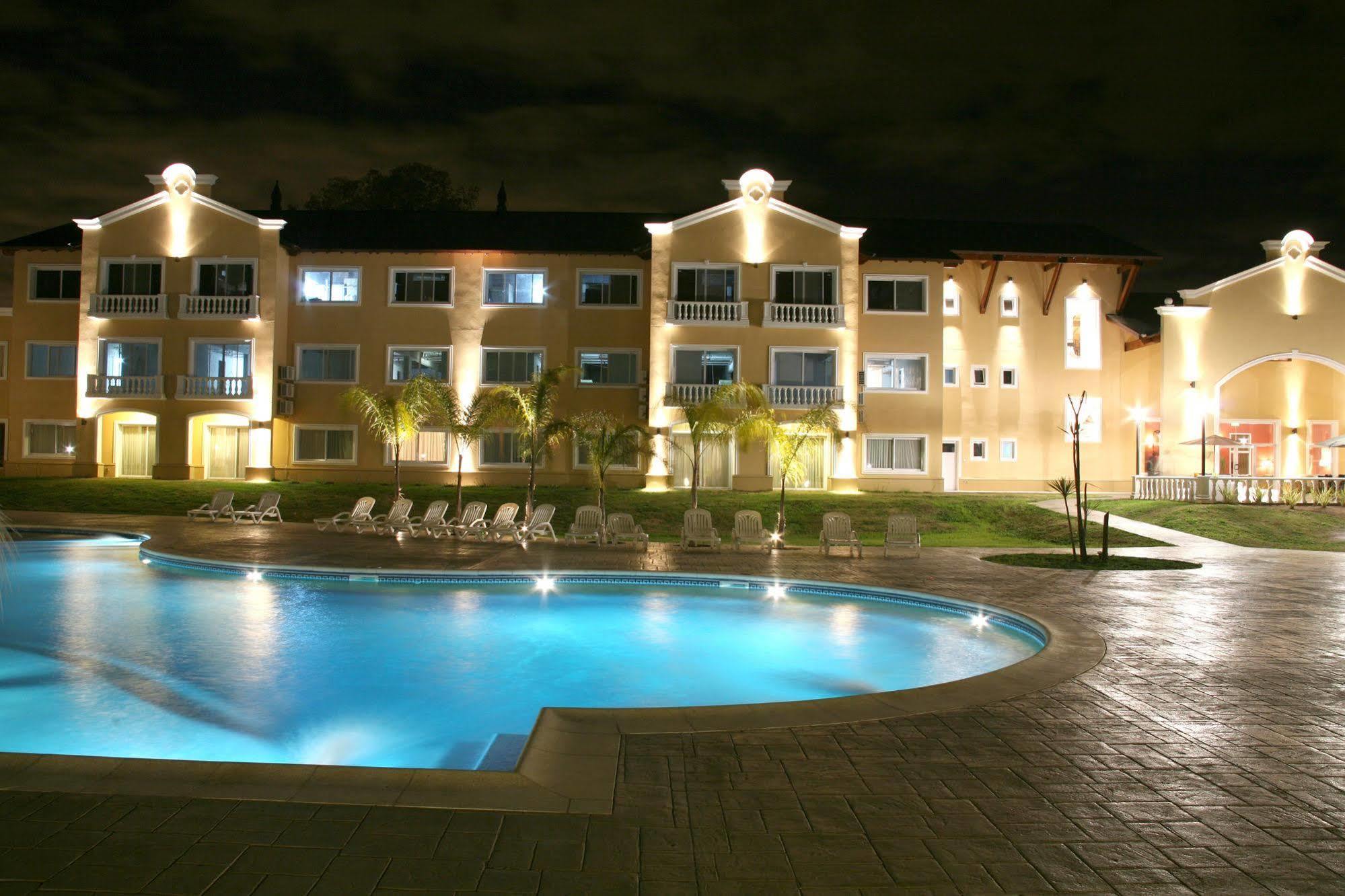 Howard Johnson Pilar Resort Spa & Convention Center Exterior photo