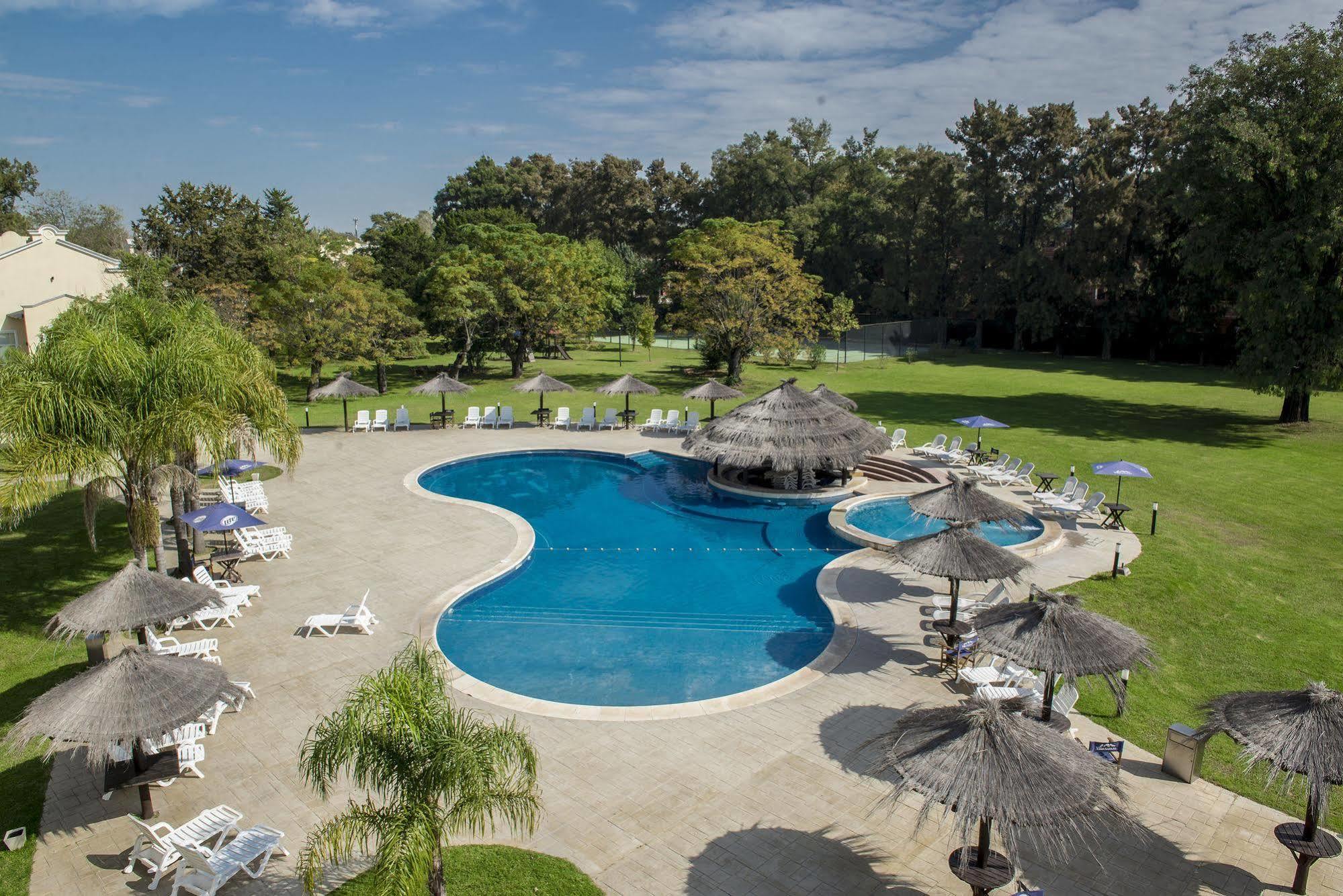 Howard Johnson Pilar Resort Spa & Convention Center Exterior photo